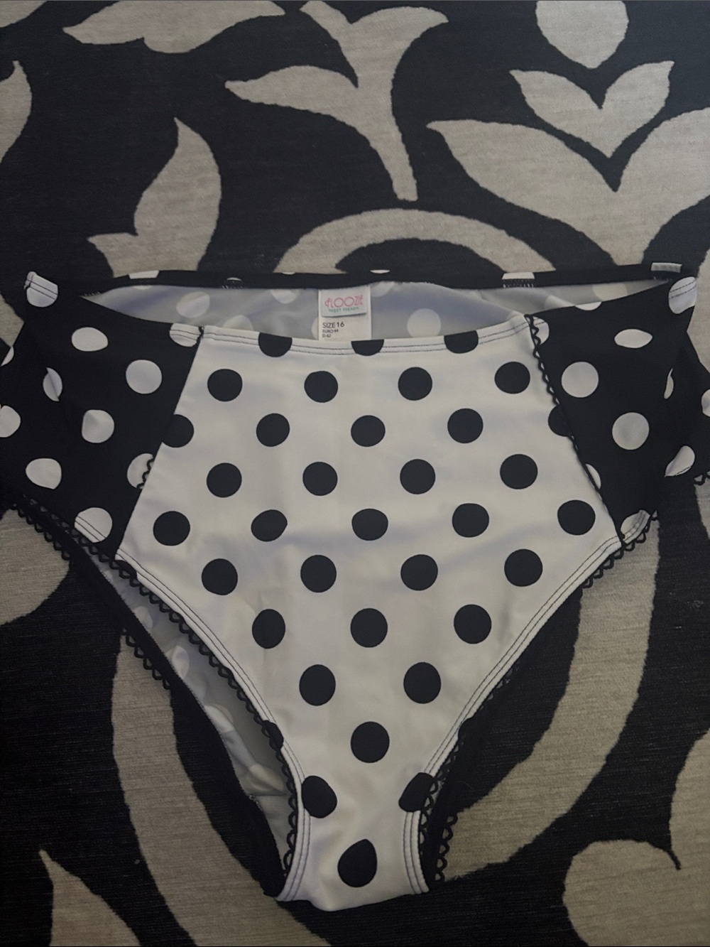 Polka Dot High-Waist Women's Swim Shorts - Black & White